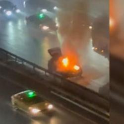 Haliç Köprüsü'nde seyir halindeki otomobil küle döndü