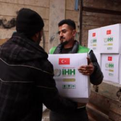 İHH, geçtiğimiz yıl Suriye’ye 972 tır yardım malzemesi gönderdi!