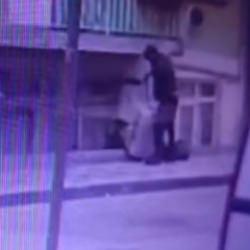 Kesik baş cinayetinde cesedin balkondan bavulla çıkarıldığı anlar ortaya çıktı