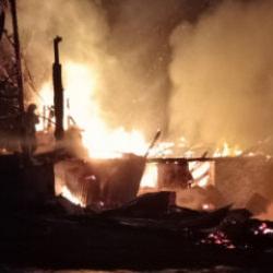 Ordu'da esrarengiz olay! İtfaiye ekipleri yanan evin bahçesinde asılı halde buldu