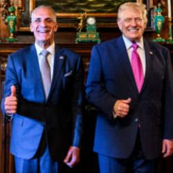 Seçimi kazanan Filistin kökenli devlet başkanı Trump'la görüştü! Tarihe geçen ziyaret