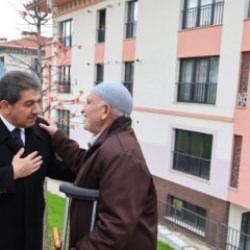 Esenler’de sosyal kart ile emeklilere anlamlı destek