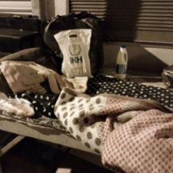 İHH, sokakta kalan vatandaşlara bot ve mont verdi!