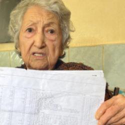 İzmir’de kan donduran olay: Torunu yaşlı kadını darp edip evini elinden aldı