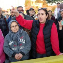 Antalya'da mahalleli isyan etti: 'Hırsız gibi gidiyoruz'