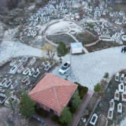 Mezarlıktan şifa çıkıyor! Avrupa'dan kalkıp Karaman'a geliyorlar