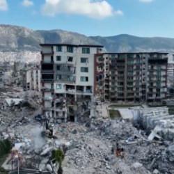 'Zelzele' şiiri yürekleri dağladı, gözyaşları sel oldu