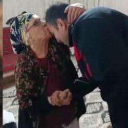 Hatay'da yaşlı kadın aldığı yanıt karşısında itfaiyeciyi alnından öptü