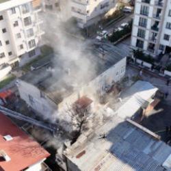 Maltepe'de korku dolu anlar: Atölye alev alev yandı