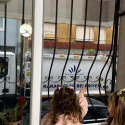 Çöp kamyonu şoförü ile 3 yaşındaki Ayşe'nin dostluk hikâyesi dikkat çekti