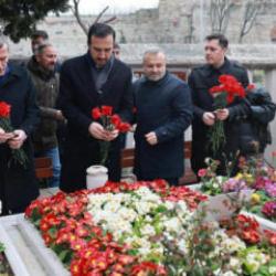AK Parti İstanbul, Necmettin Erbakan’ı kabri başında andı
