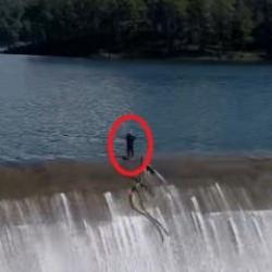 Antalya'da açık barajda yürekleri ağza getiren temizlik çalışması! O anlar kamerada 