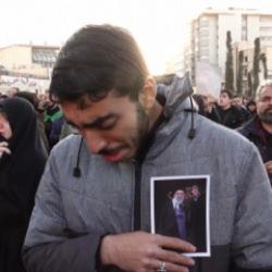 İran'da Hamaney'in ölümü sonrası halk yas tutmak için meydanlara akın etti