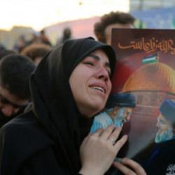 İran'da Hamaney'in ölümünün ardından gösteriler düzenlendi