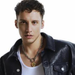 Şarkıcı Edis gözaltına alındı