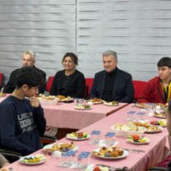 Milletvekili Canbey Sevgi Evleri’nde çocuklarla sahur yaptı