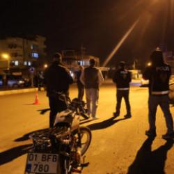 Adana'da kasksız sürücüden polise ilginç teklif