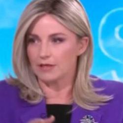 Avustralyalı yazar İran rejimine diktatör diyen sunucuya sert çıktı