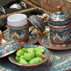 Gaziantep Bakırcılar Çarşısı’nda bayram yoğunluğu: Bakır ikramlıklara talep arttı