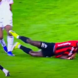 Hakem devam ettirdi: Uyarı VAR'dan geldi! Başkent'te kırmızı kart çıktı