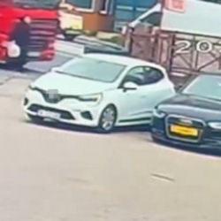 Evine ekmek götürürken TIR'ın altında kalarak can verdi! Korkunç kaza kamerada 