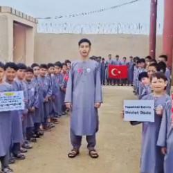 Devlet Bahçeli, Afganistan'daki Türkmen çocuklara bayramlık gönderdi.