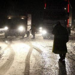 Kop Dağı Geçidi’nde kar ve tipi ulaşımı aksattı