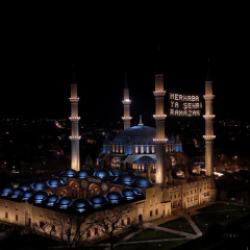 Vatandaşlar Kadir Gecesi’nde Selimiye Camii’ne akın etti