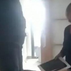 Yeni evine kavuşan depremzede: 'Kafamı kesseler AK Parti'den başkasına oy vermem'