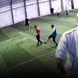 Halı sahada facia: Göğsüne çarpan top canından etti 