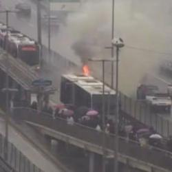 Son dakika: Metrobüs alev alev yandı! Çok sayıda ekip olay yerinde