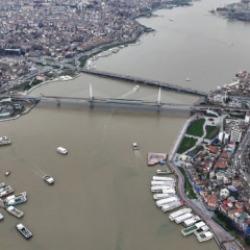 Megakentli yine hüsranda: Çamura bulanan Haliç havadan görüntülendi