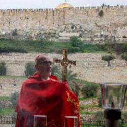 İsrail polisi engellemişti! Kardinal Pizzaballa Zeytin Dağı'ndan Kudüs'ü kutsadı