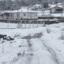 Ankara'da nisan sürprizi: Yüksek kesimlere kar yağdı