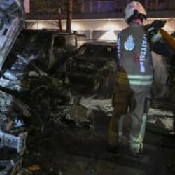 İstanbul'da yangın! Çok sayıda lüks araç küle döndü! Kundaklama şüphesi