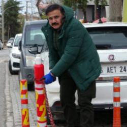 'Mülküm' dedi, kaldırıma sıra sıra duba dizdi! İşte şaşkına çeviren hadise 