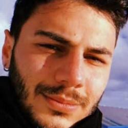 Otomobille çarpışan motosikletin sürücüsü öldü