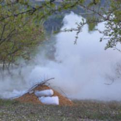 Manisalı çiftçiden ilginç çözüm: Badem ağaçlarına dumanlı koruma