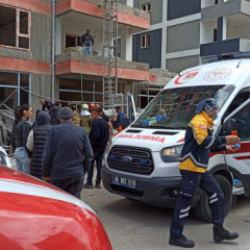 İnşaat iskelesi çöktü! 1'i ağır 3 işçi yaralandı