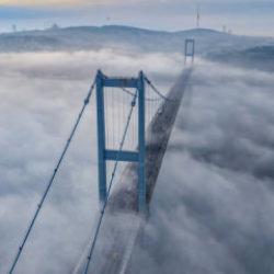 İstanbul'daki yoğun sis Boğaz'da görsel şölen oluşturdu