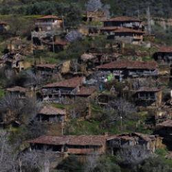 Kimsenin yaklaşmadığı hayalet köy! Lübbey köyü turizm ile canlanacak