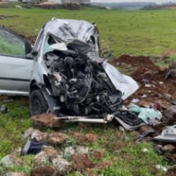 Korkunç kaza: Tır ile hafif ticaret aracı çarpıştı: 2 ölü, 1 yaralı