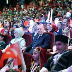 Cumhurbaşkanı Erdoğan'dan çocuklara dijital medya uyarısı: Tehlikelere karşı dikkatli olun