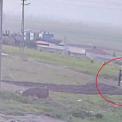 Hatay'da 3 çocuk silahla rastgele ateş etti! Akılalmaz anlar kamerada 