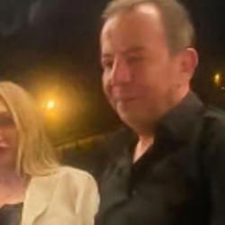 Öznur Çağalı sessizliğini bozdu: O fotoğraftaki sarışın kadın ben değilim