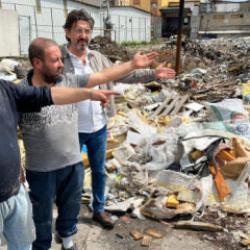 Buca'nın bitmeyen çöp çilesi! Yaka silken vatandaş: Fareler dükkânlarda cirit atıyor