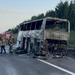 TEM’de korku dolu anlar: 43 kişilik tur otobüsü alev alev yandı
