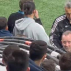 Son düdükle birlikte 'İstifa' sesleri! Taraftarlar Sergen Yalçın'a şişe fırlattı