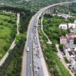 Tatilin ikinci gününde TEM'de trafik yoğun akıcı ilerliyor