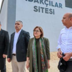 Başkan Şahin, Gazi Konut tarafından yapılan Adakçılar Sitesi'ni inceledi 
